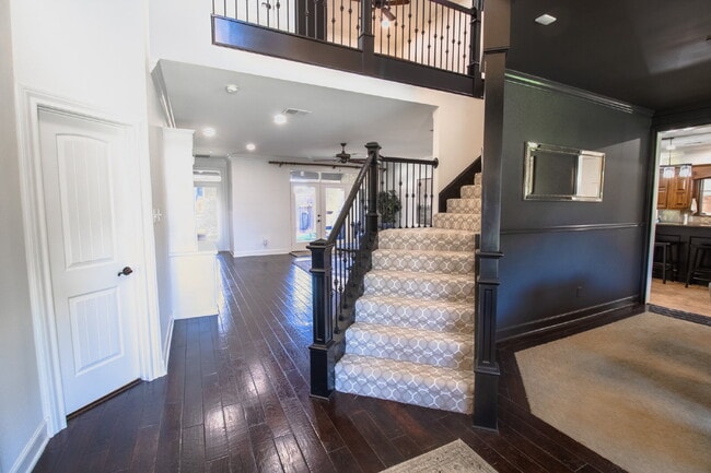 Building Photo - Luxury Living in Preston Manor