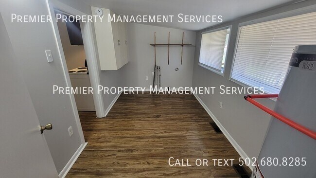 Building Photo - 903 Brentwood Ave
