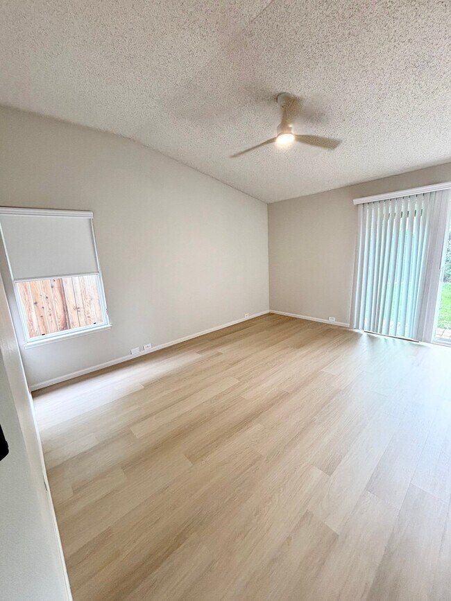 Building Photo - 8079 Darien Cir