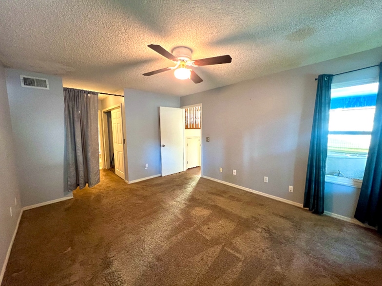 Building Photo - 6677 Ryan Chase Ct