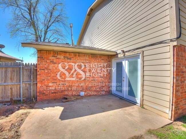 Building Photo - Spacious 2 Bed/2 Bath Townhome Duplex Available NOW in Moore, OK!