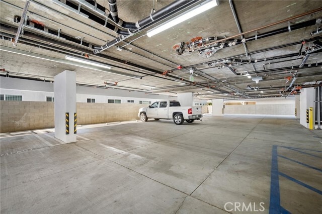 Building Photo - 10657 Moorpark St