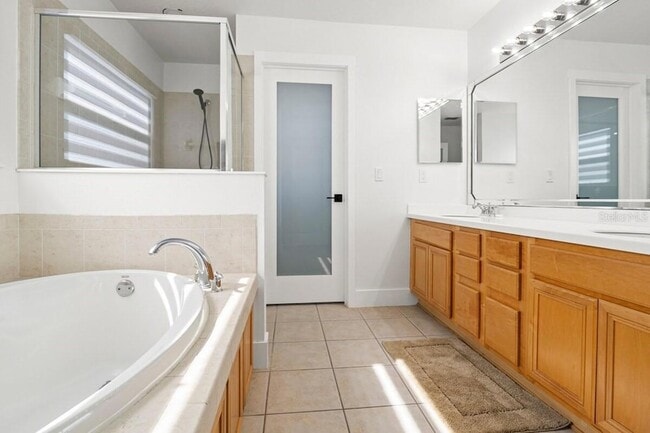 Building Photo - 434 Henley Cir