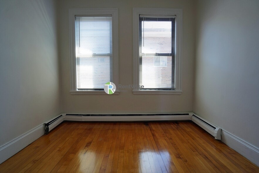 Building Photo - 72 Gardner St