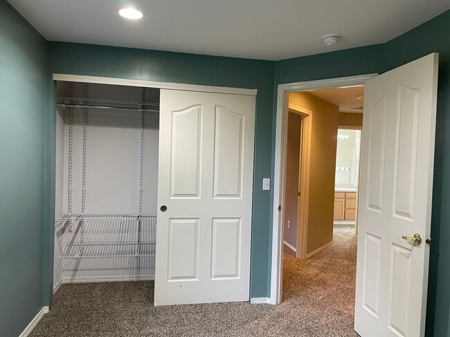 Building Photo - Adorable 4 Bedroom 2.5 Bath Home in Fisher...