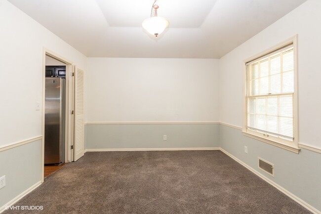 Building Photo - 4449 E 107th St