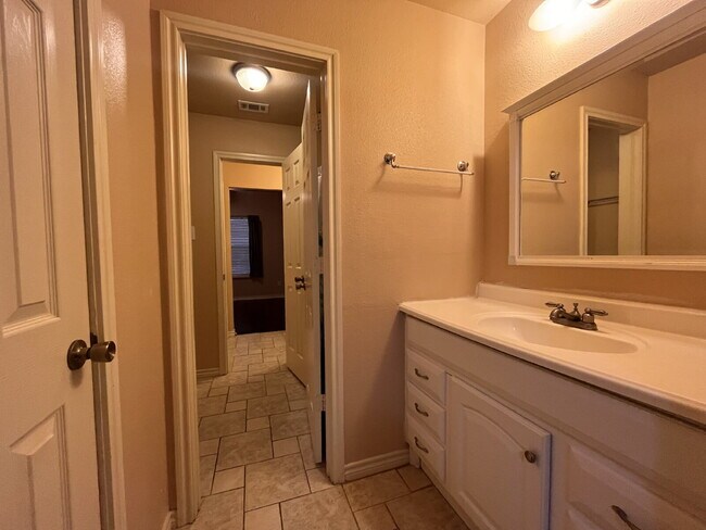 Building Photo - Gated Entry 5 bedroom, 3.5 Bath Home on 16+ Acres in Cleburne - Bring your horses and cattle!