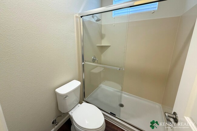 Building Photo - Spacious 2 Bedroom, 2.5 Bathroom Condo wit...