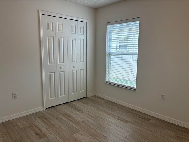 Building Photo - 1776 Vista Lake Cir