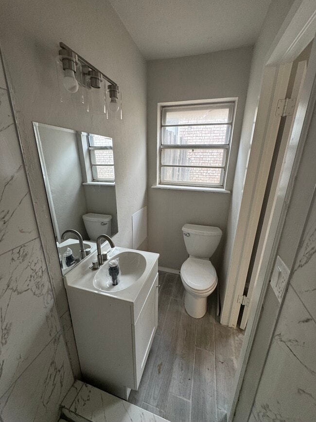 Building Photo - 5004 Brookdale Dr