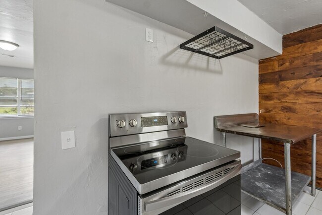 Building Photo - 511 S 7th St