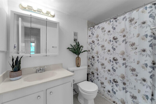 Building Photo - 16851 NE 23rd Ave