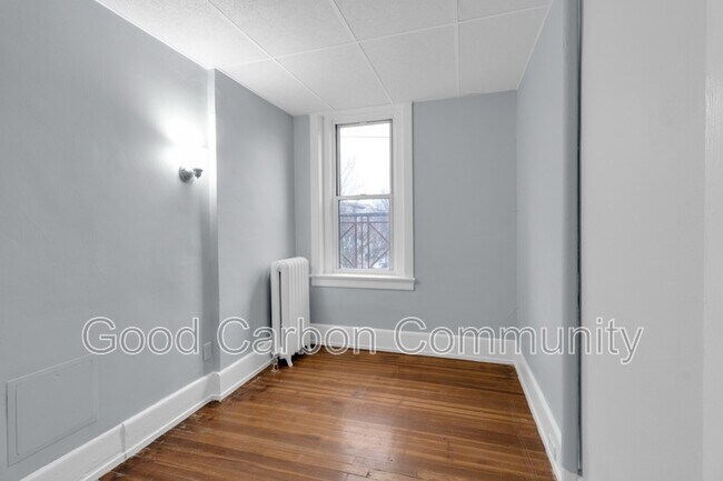 Building Photo - 131 Allen St