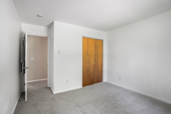 Building Photo - 22 Maple Ave