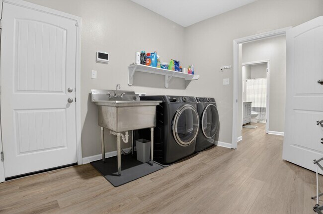 Building Photo - 7905 Camellia Bud Ct