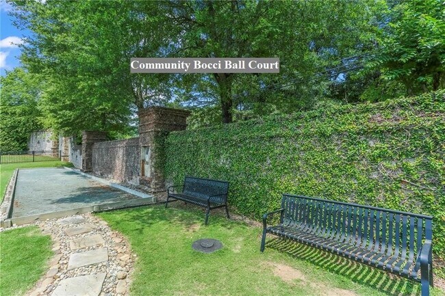 Building Photo - End-unit townhome with plenty of extra windows! Gated Community.