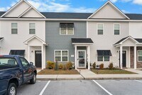 Building Photo - 2 Bed 2.5 Bath Townhome
