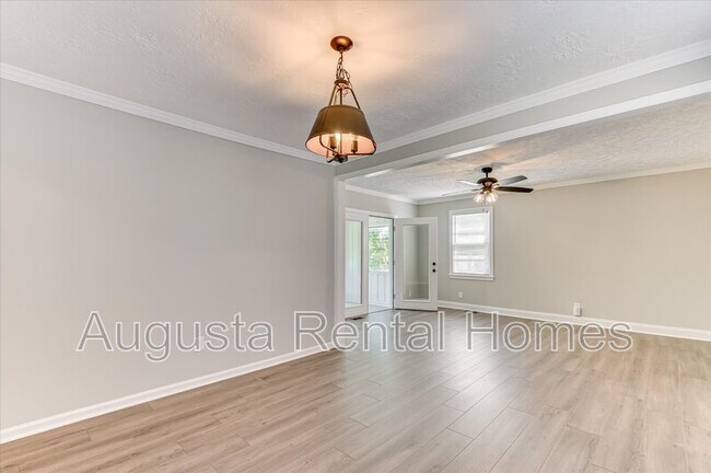 Building Photo - 3210 York Dr
