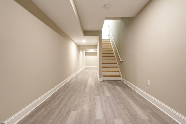 Building Photo - 438A Redwood Ave