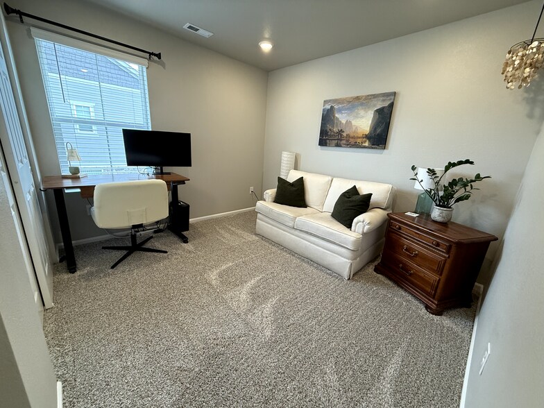 Building Photo - 752 N Shawnee St