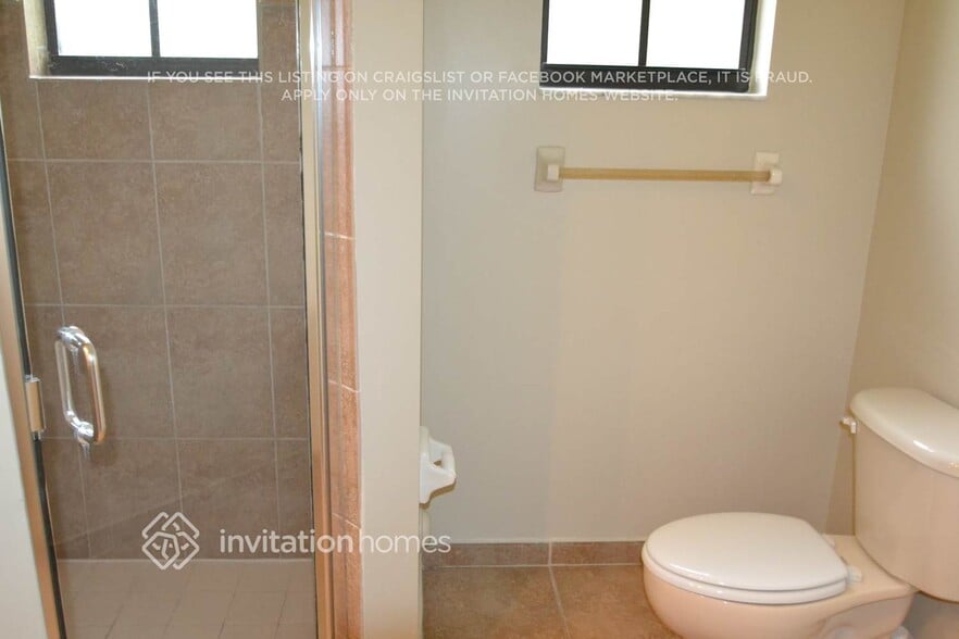 Building Photo - 3720 SW 69th Ave