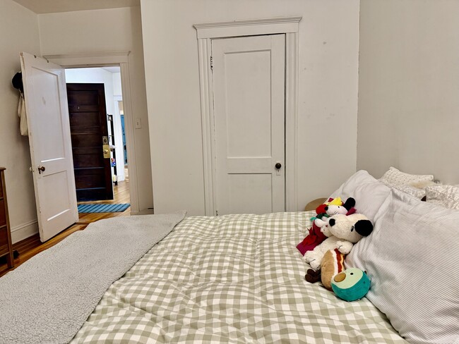 Building Photo - 1122 Commonwealth Ave