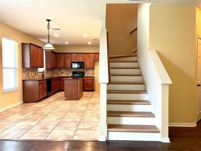 Building Photo - 20625 Farm Pond Ln