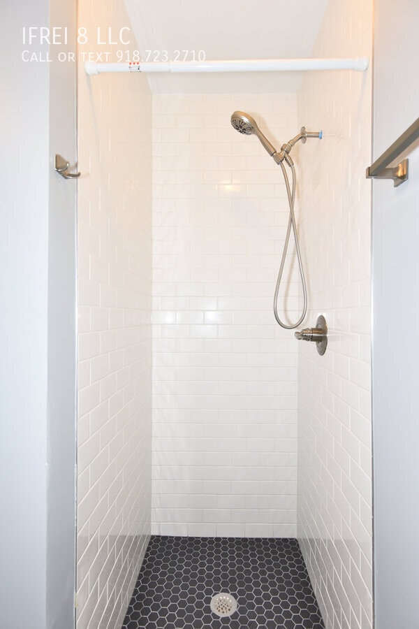 Building Photo - 1557 N Irvington Ave