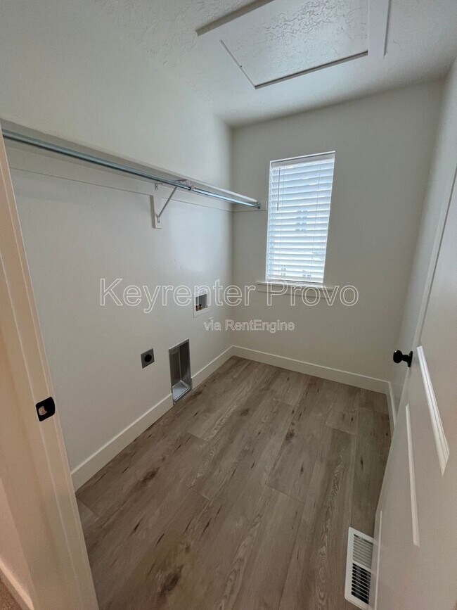 Building Photo - 1046 E 1300 S