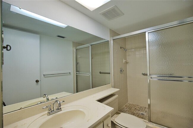 Building Photo - 766 Village Cir