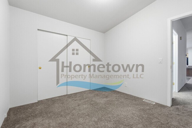 Building Photo - 2 Bedroom 2 Bathroom Home with Attached 2-Car Garage Available in Athol!