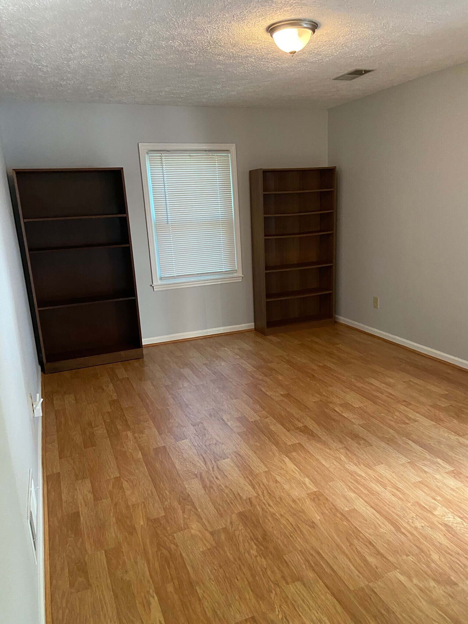 Livingroom - 504 Mountain Park Rd