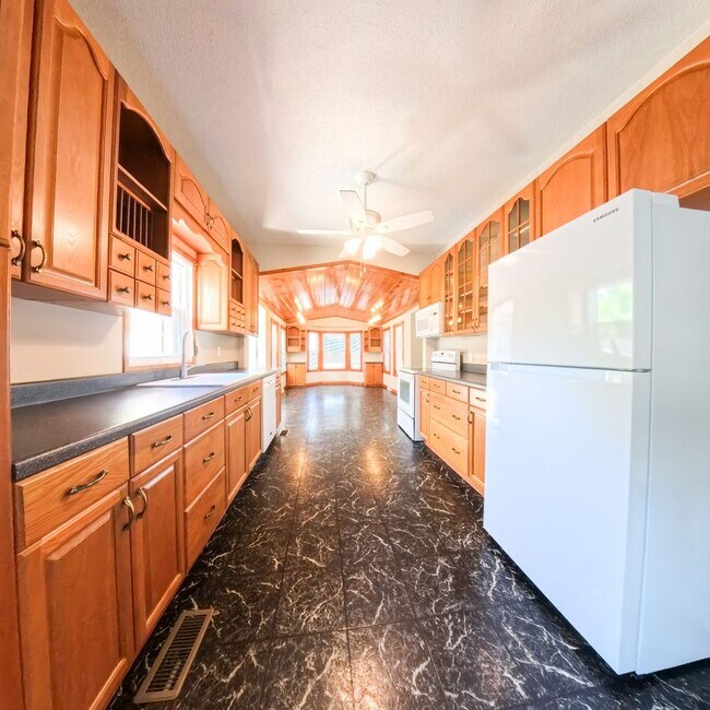 Building Photo - Newly updated 5 bedroom 2 bathroom home
