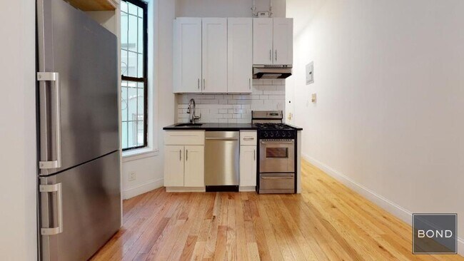 Building Photo - 226 E 36th St