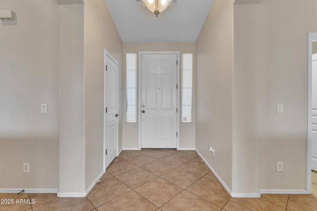Building Photo - 3233 E Blue Ridge Way