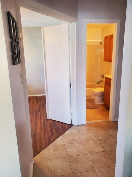 Building Photo - 452 Tournament Dr