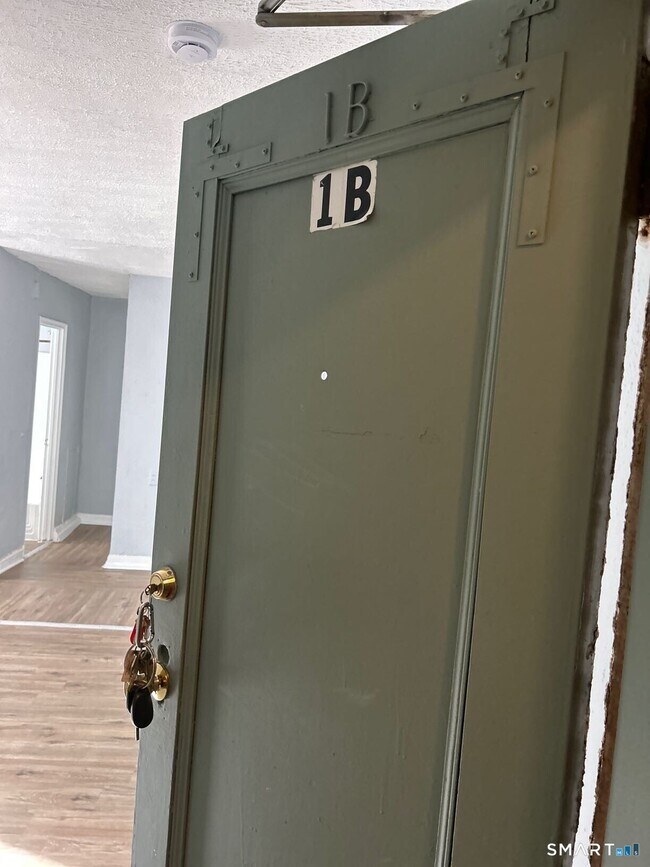 Building Photo - 305 Parrott Ave