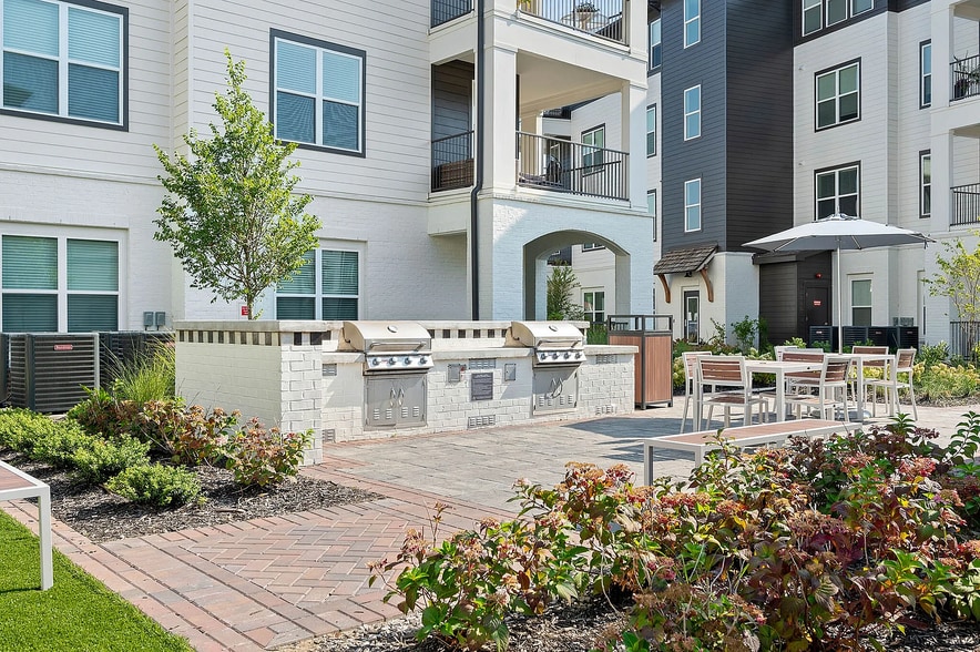 Building Photo - 1181 Manhattan Blvd