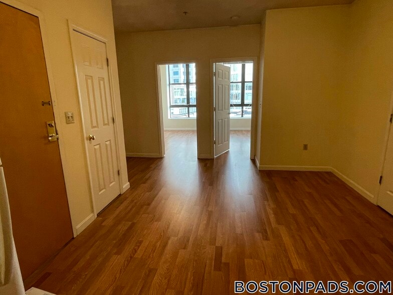 Building Photo - 81 Essex St