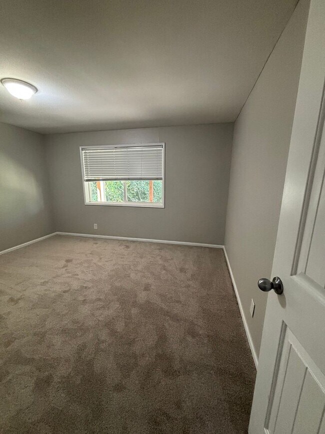 Building Photo - TRA3106