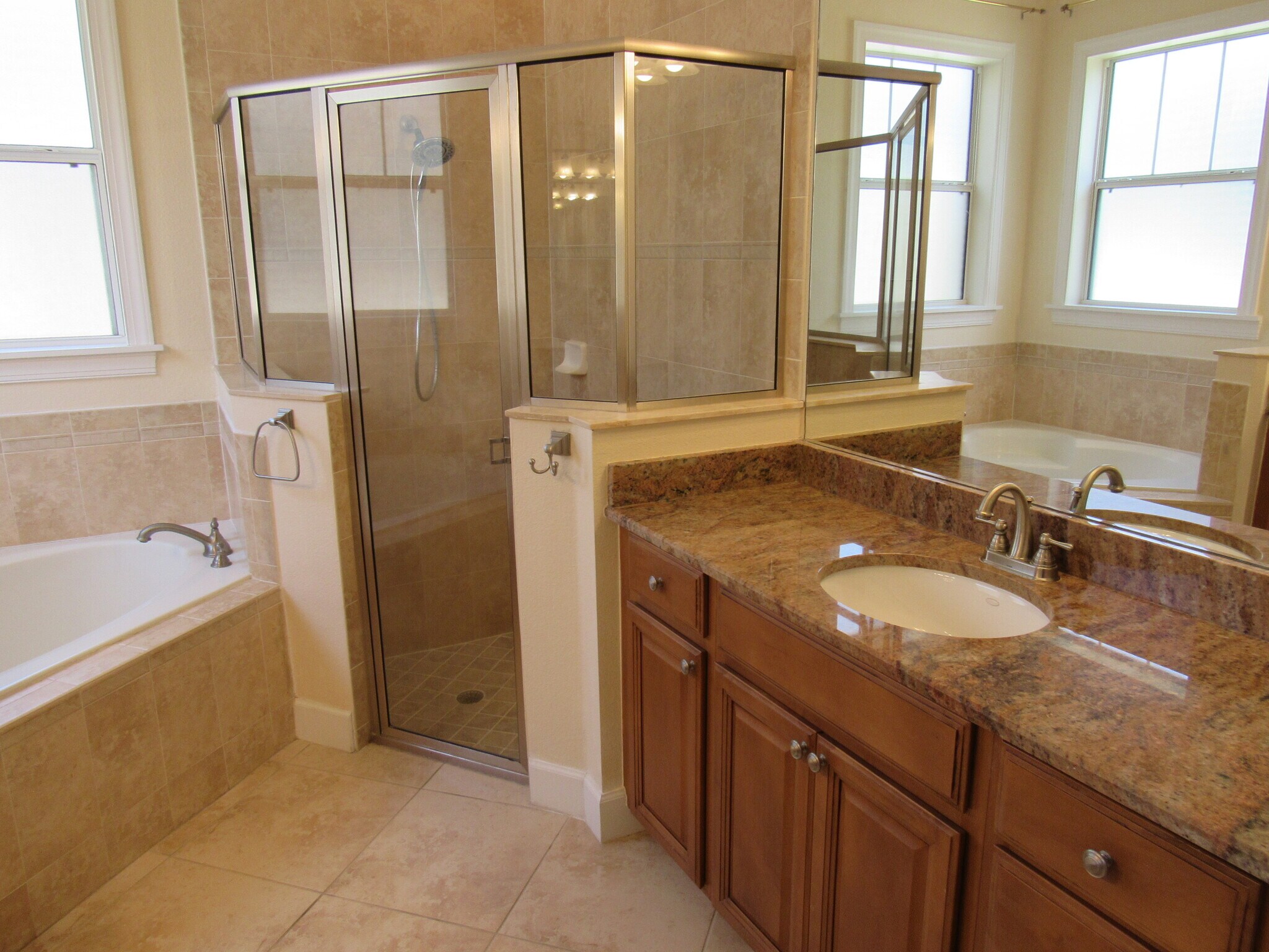 primary bath - 3435 Torre Blvd