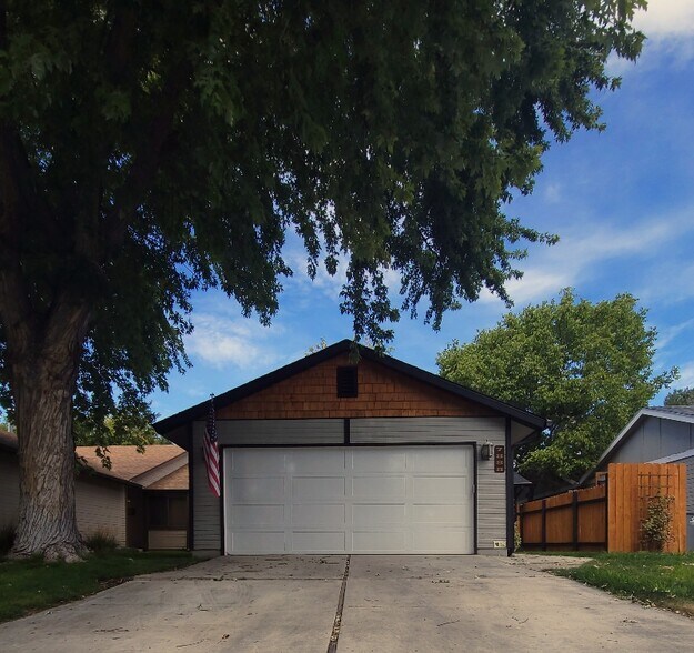 Building Photo - 7888 W Pomona St