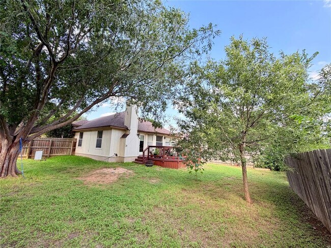Building Photo - 2805 Feathercrest Dr