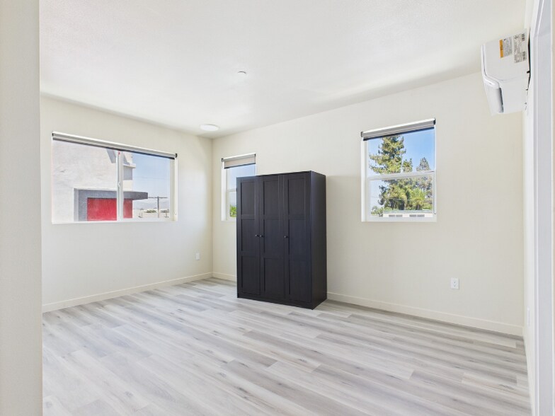 Building Photo - 8457 Langdon Ave