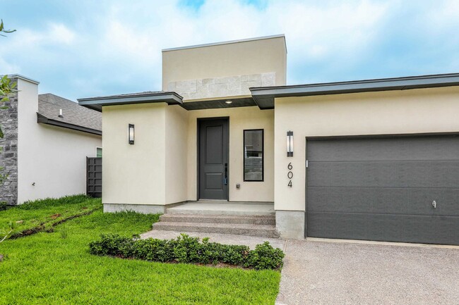 Building Photo - 604 Silvana Dr