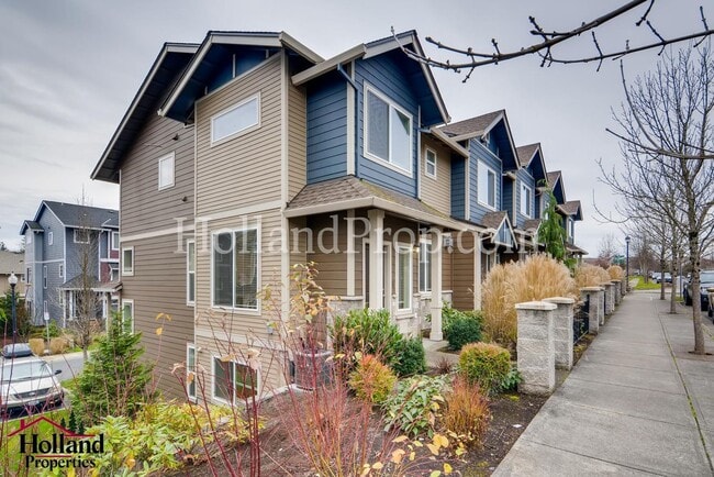 Building Photo - Stunning 3 Bedroom 2.5 bath Townhome in Hi...