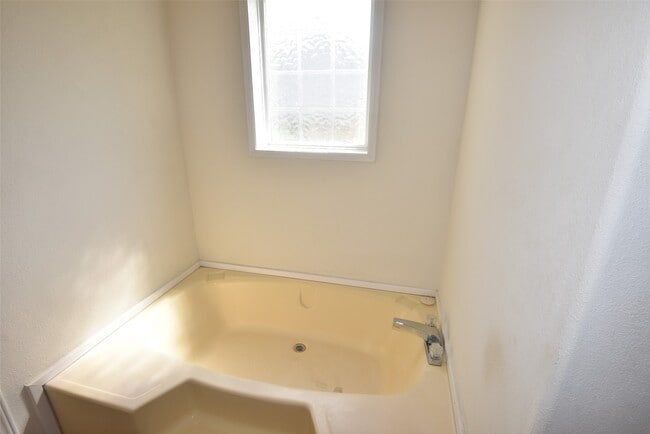 Building Photo - 10007 Elderberry Park Ln