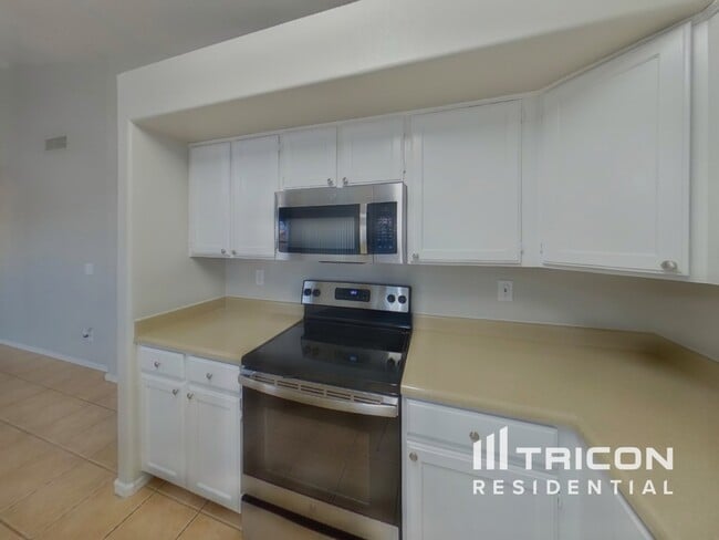 Building Photo - 12209 W Edgemont Ave