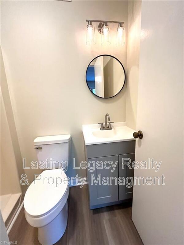 Building Photo - 212 Ridge Forest Ct