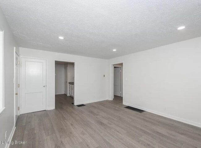 Building Photo - 4509 Sunset Ave